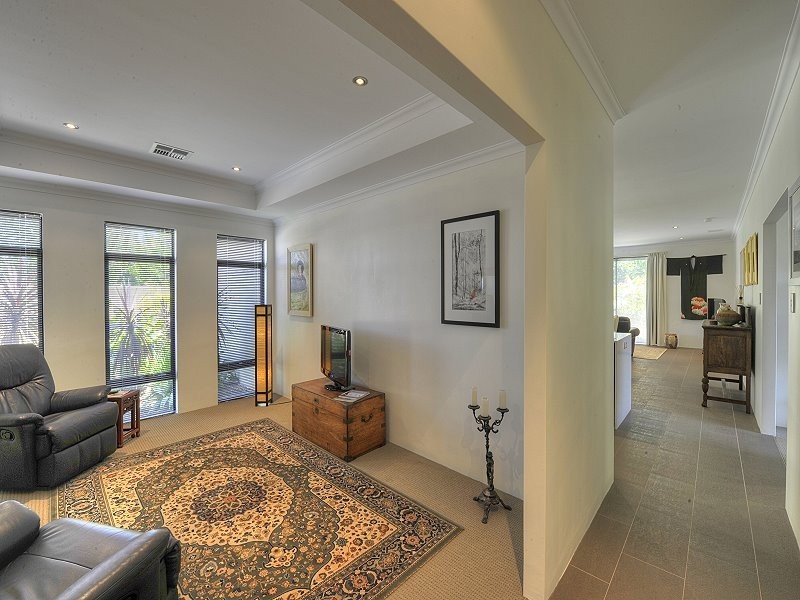 8A Queen Parade, Wannanup WA 6210