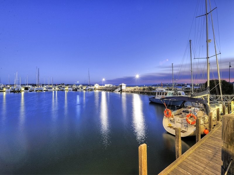 8A Queen Parade, Wannanup WA 6210