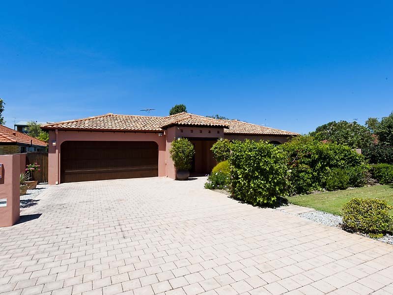 4 Mileura Street, Golden Bay WA 6174