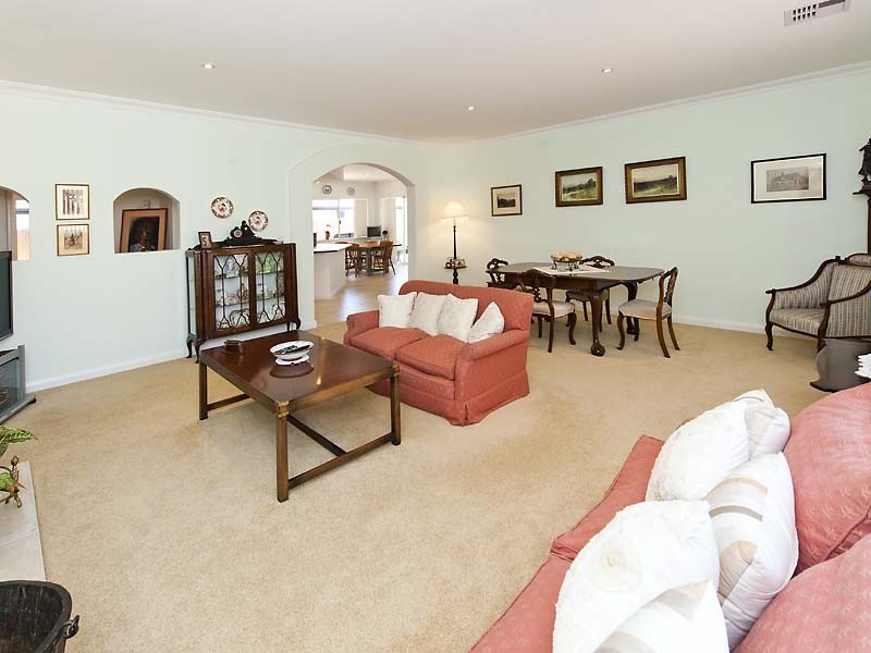 4 Mileura Street, Golden Bay WA 6174