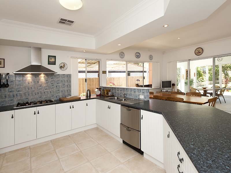 4 Mileura Street, Golden Bay WA 6174