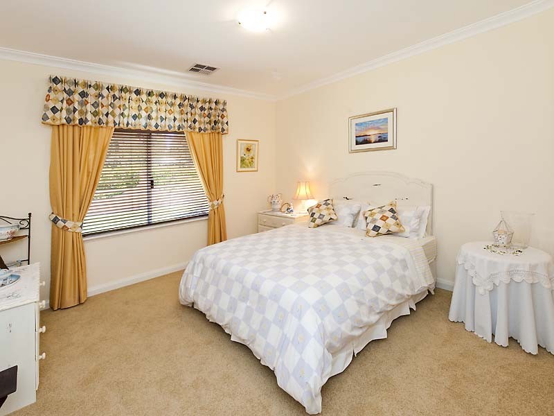 4 Mileura Street, Golden Bay WA 6174