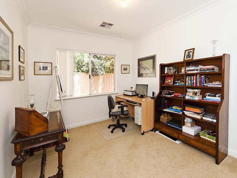 4 Mileura Street, Golden Bay WA 6174