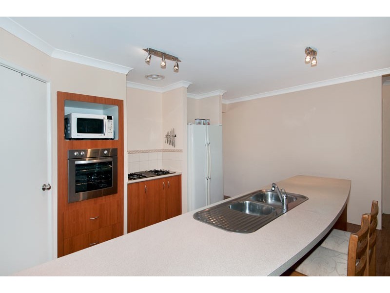 5 Chalice Rise, Lakelands WA 6180