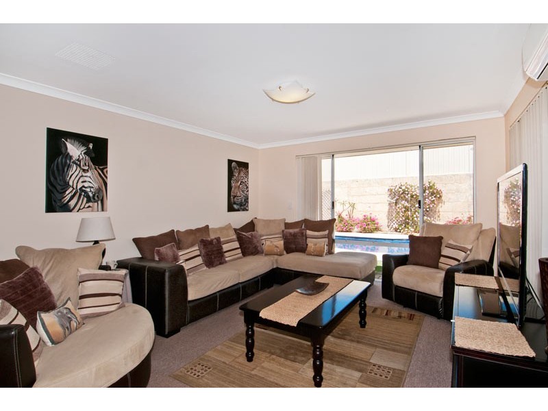 5 Chalice Rise, Lakelands WA 6180