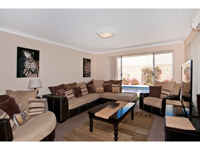 5 Chalice Rise, Lakelands WA 6180