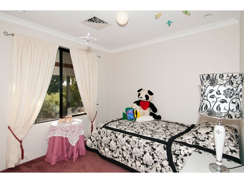 17 Serene Place, Barragup WA 6209