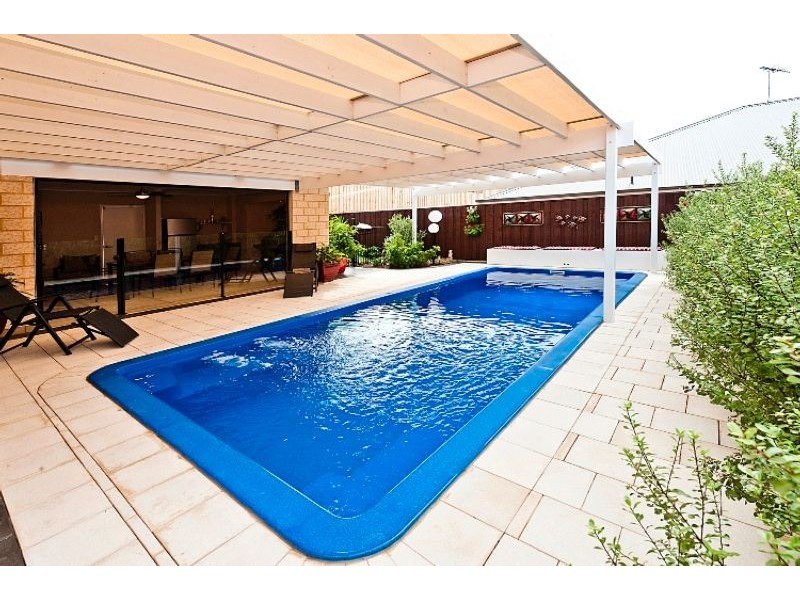 4 Torwood Edge, Halls Head WA 6210