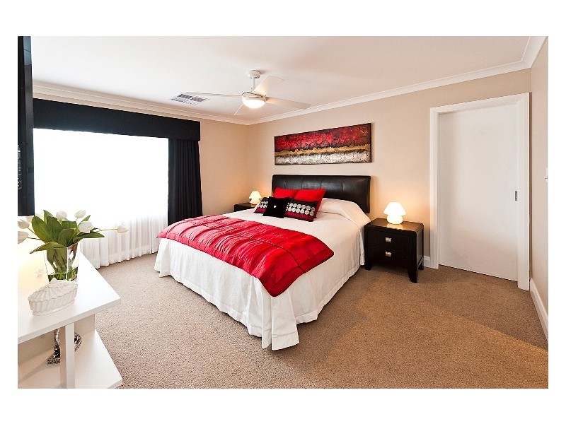 4 Torwood Edge, Halls Head WA 6210