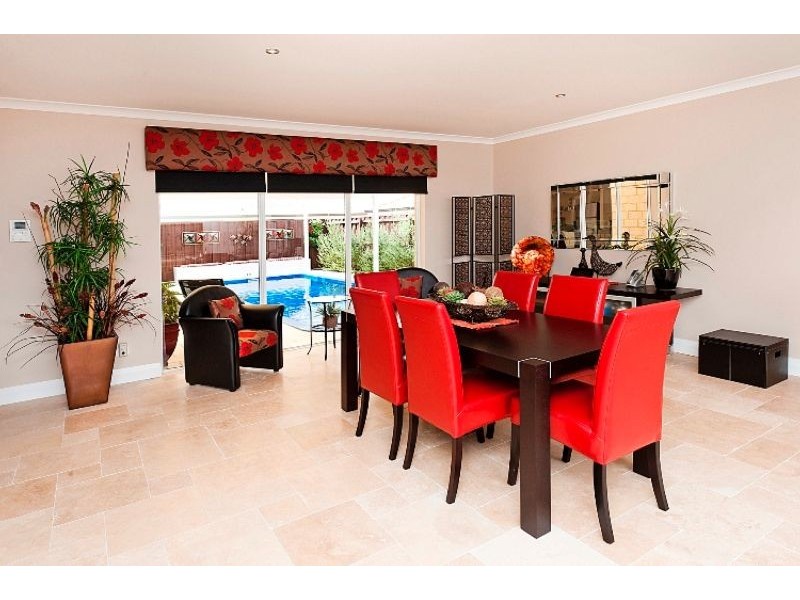 4 Torwood Edge, Halls Head WA 6210
