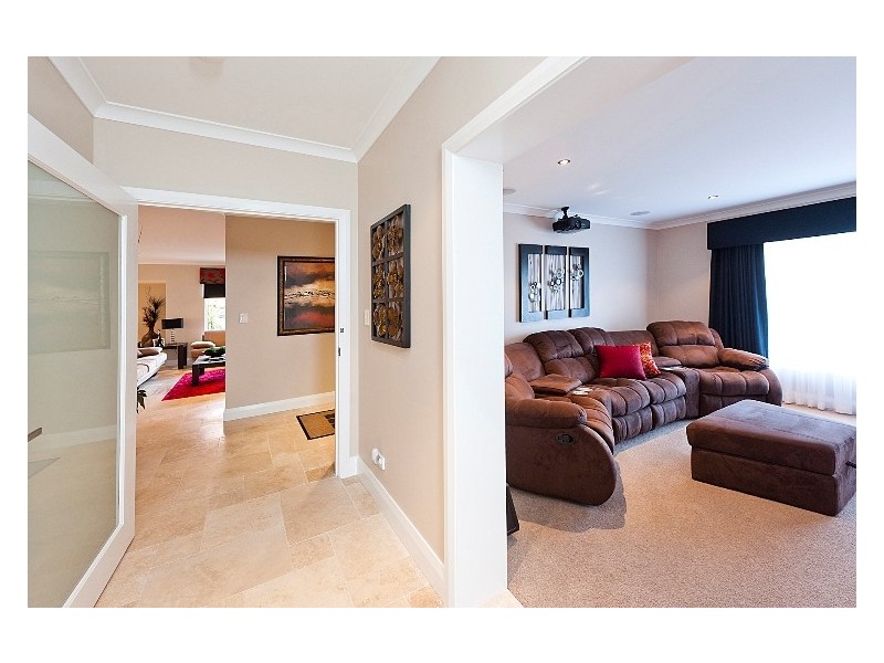 4 Torwood Edge, Halls Head WA 6210