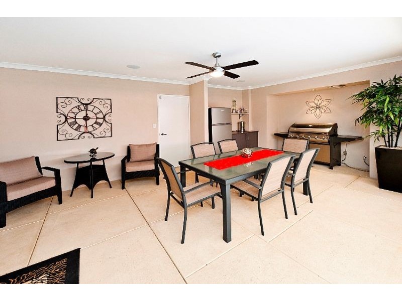 4 Torwood Edge, Halls Head WA 6210