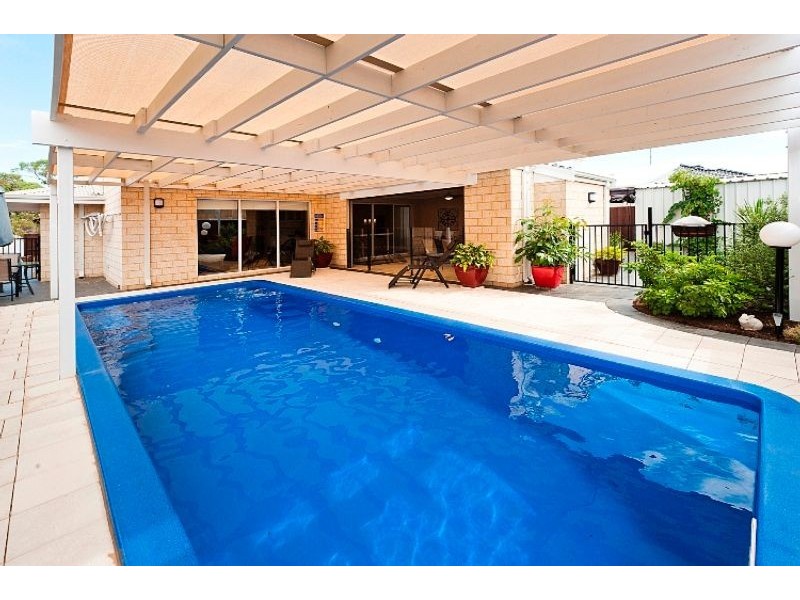 4 Torwood Edge, Halls Head WA 6210