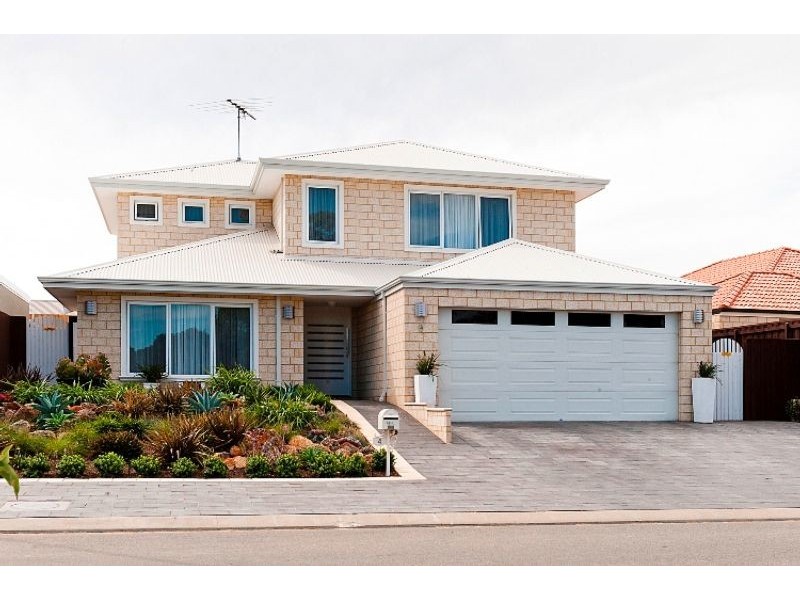 4 Torwood Edge, Halls Head WA 6210