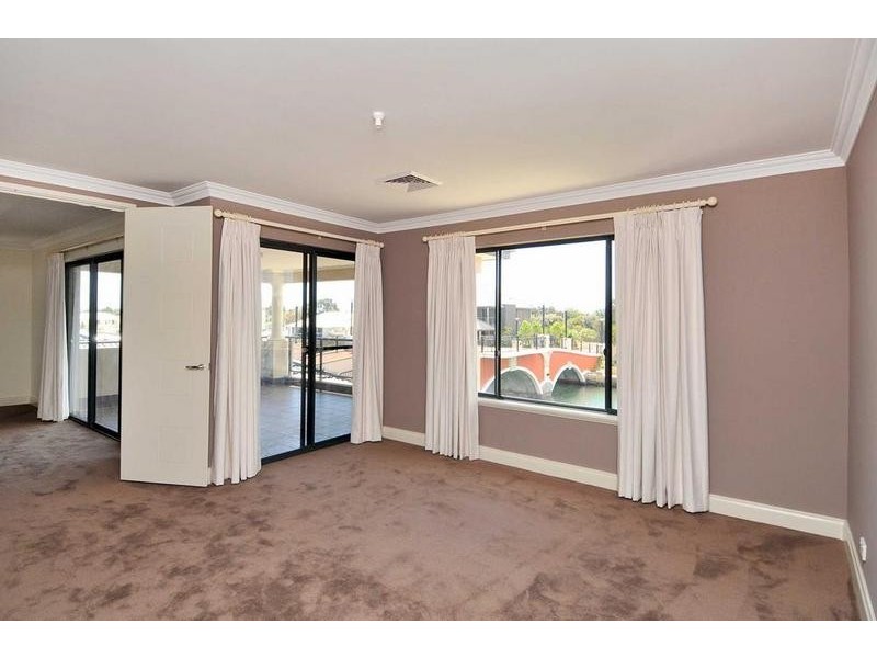 1 Gael Place, Dudley Park WA 6210