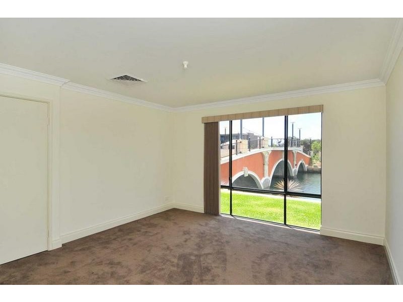 1 Gael Place, Dudley Park WA 6210