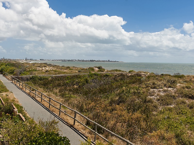 1/7 Rocklea Place, Silver Sands WA 6210