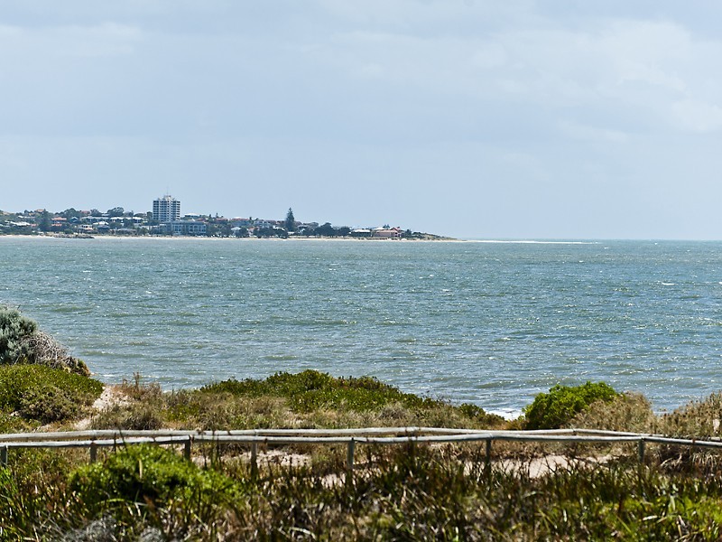 1/7 Rocklea Place, Silver Sands WA 6210