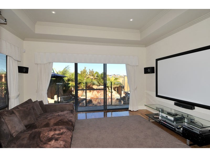 2 Asper Way, Halls Head WA 6210