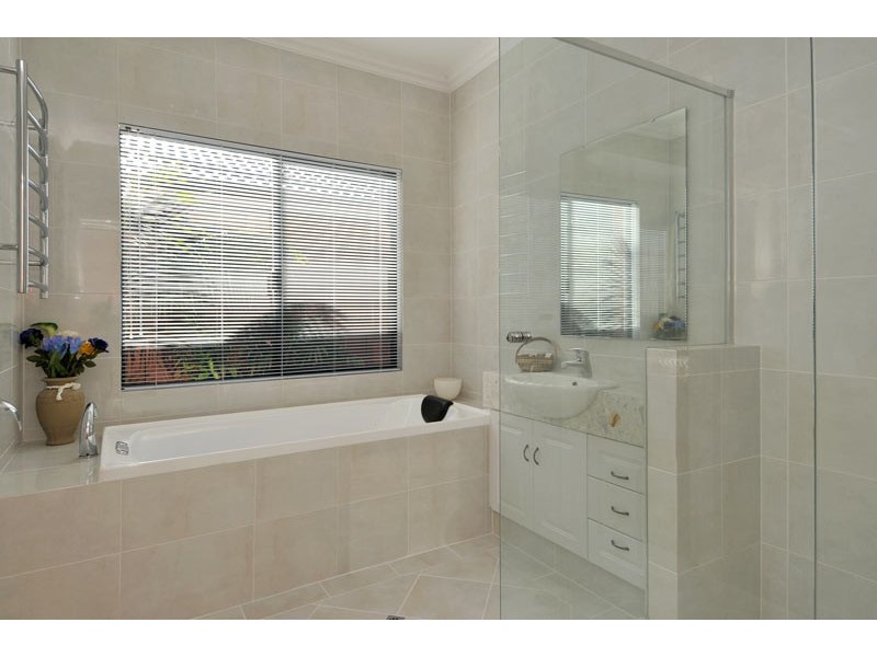 2 Asper Way, Halls Head WA 6210