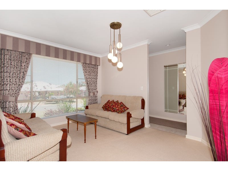 1/12 Kestral Close, Halls Head WA 6210