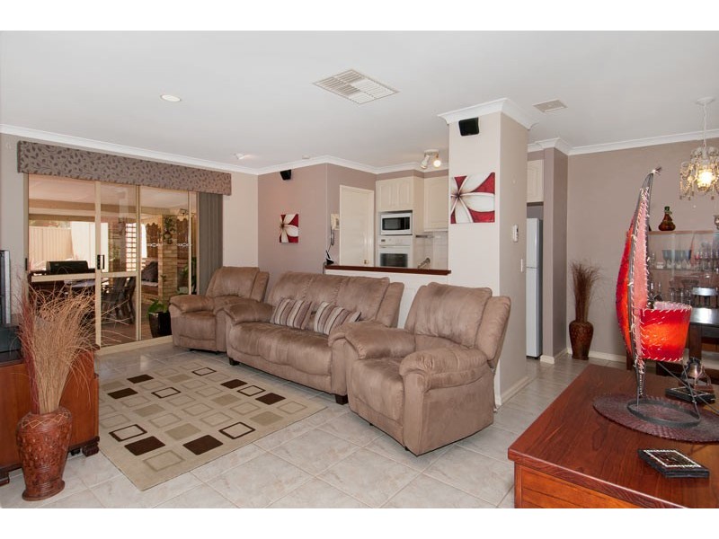 1/12 Kestral Close, Halls Head WA 6210