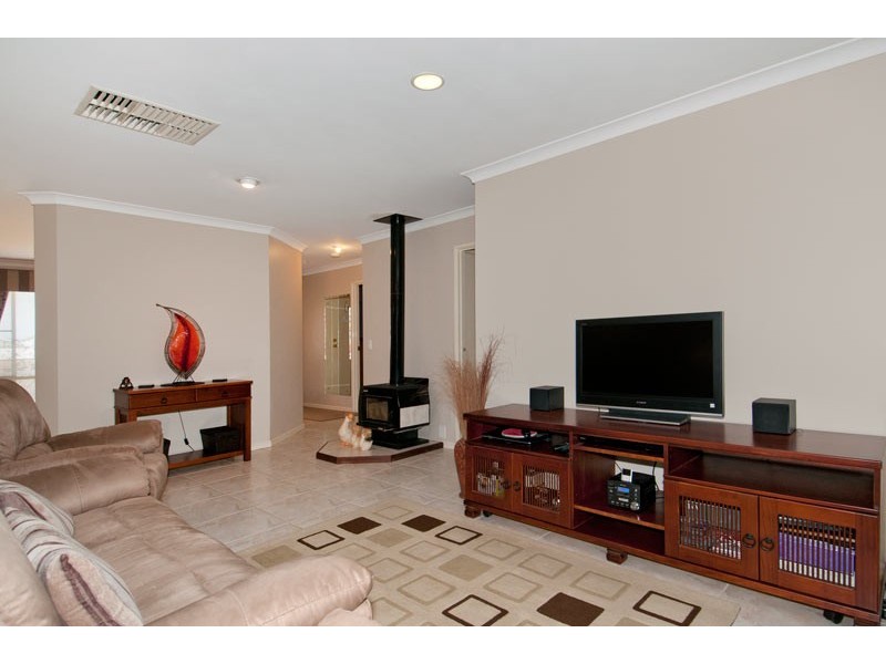 1/12 Kestral Close, Halls Head WA 6210