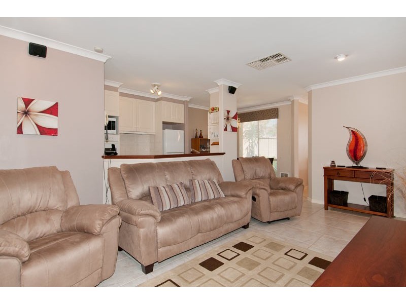 1/12 Kestral Close, Halls Head WA 6210