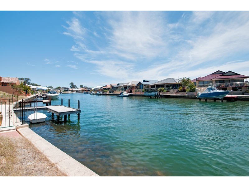 18 Leisure Way, Halls Head WA 6210