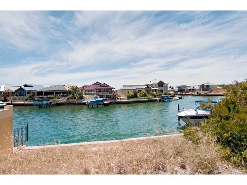 18 Leisure Way, Halls Head WA 6210