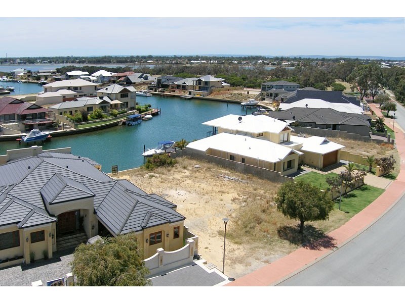 18 Leisure Way, Halls Head WA 6210