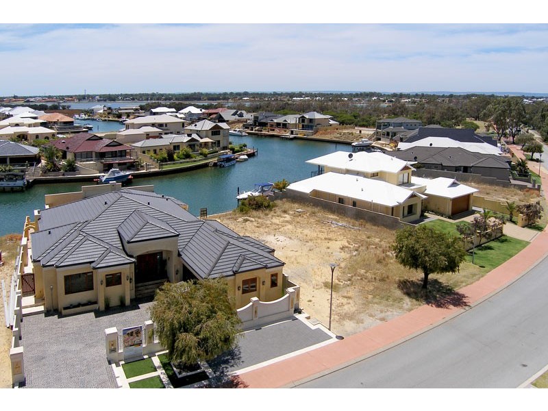 18 Leisure Way, Halls Head WA 6210