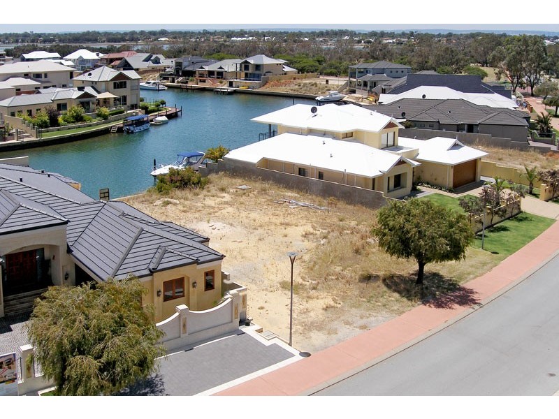 18 Leisure Way, Halls Head WA 6210