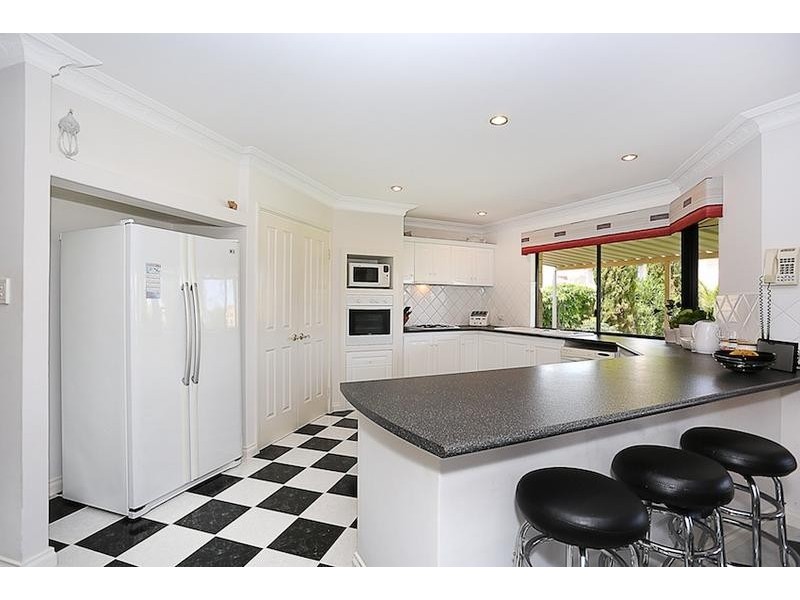 33 Princeton Drive, Wannanup WA 6210