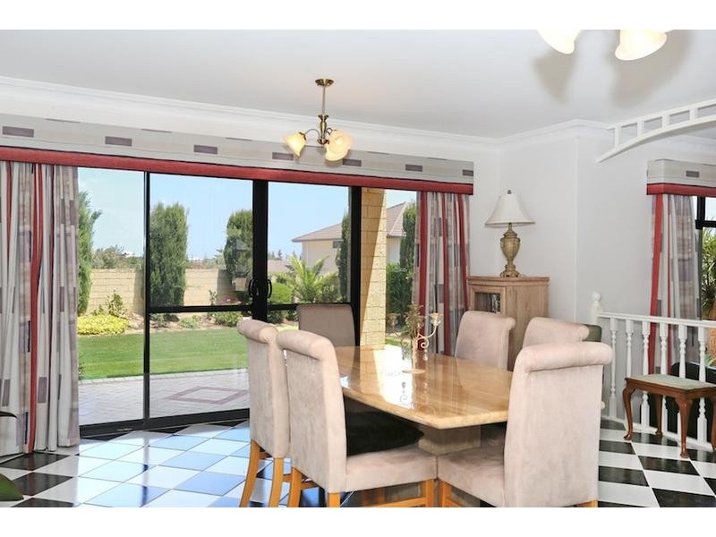 33 Princeton Drive, Wannanup WA 6210