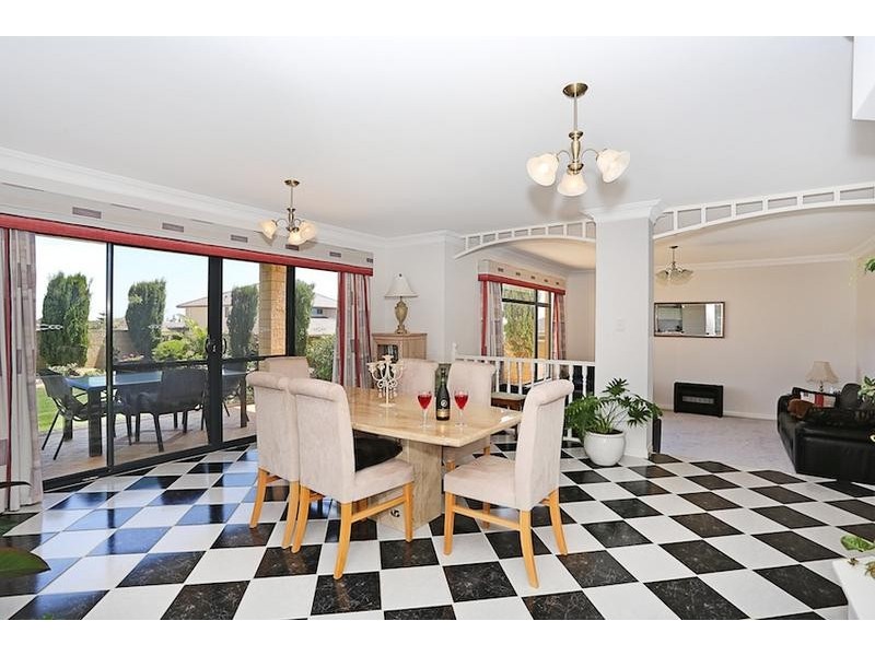 33 Princeton Drive, Wannanup WA 6210