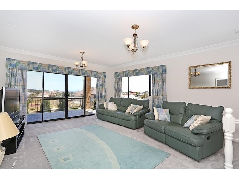 33 Princeton Drive, Wannanup WA 6210