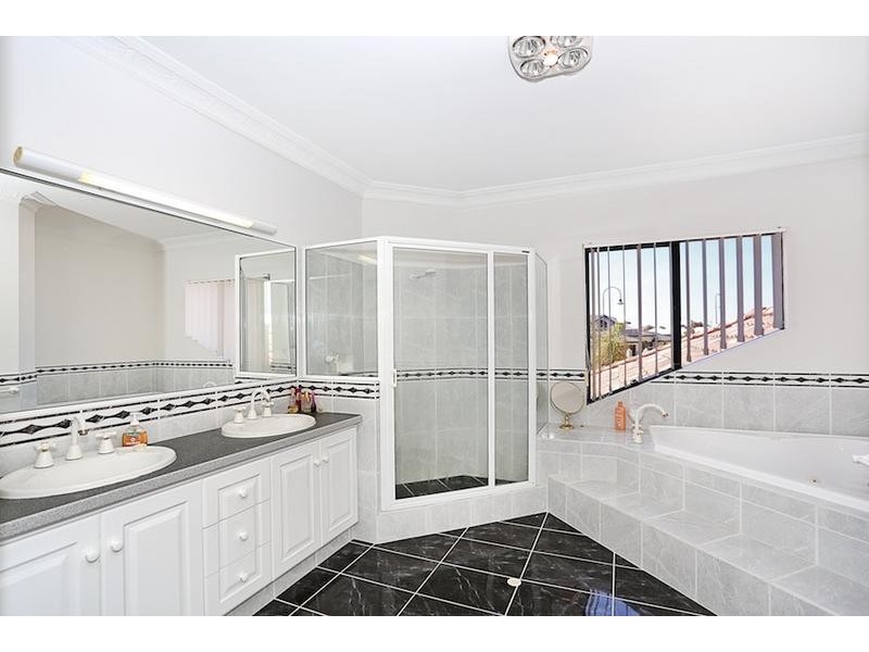 33 Princeton Drive, Wannanup WA 6210