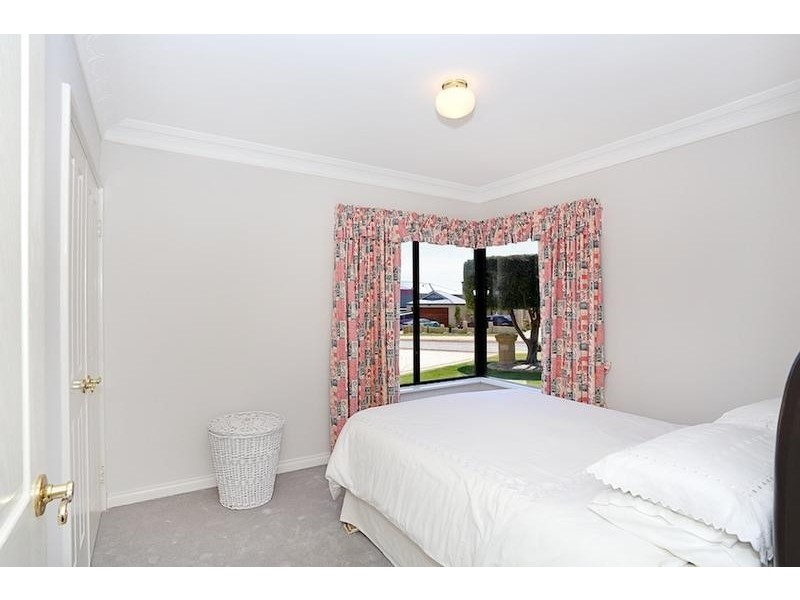 33 Princeton Drive, Wannanup WA 6210