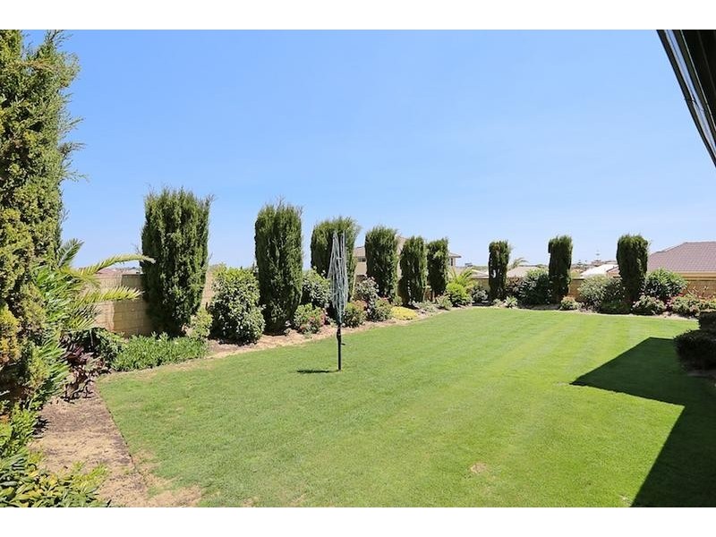 33 Princeton Drive, Wannanup WA 6210