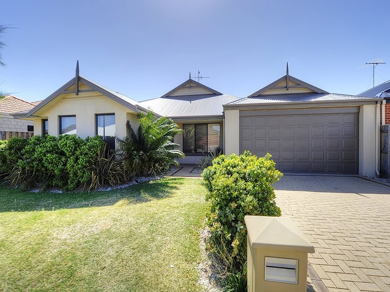 19 Marsdenia Road, Halls Head WA 6210
