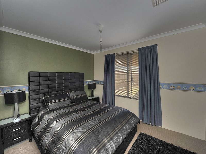 19 Marsdenia Road, Halls Head WA 6210