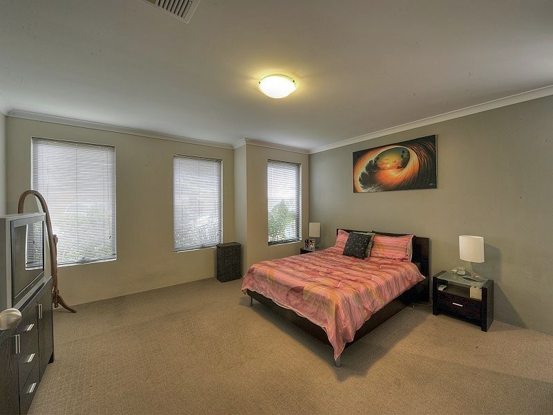 19 Marsdenia Road, Halls Head WA 6210