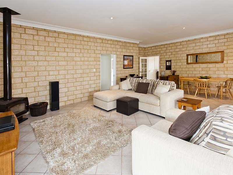 11 Jannali Way, San Remo WA 6210