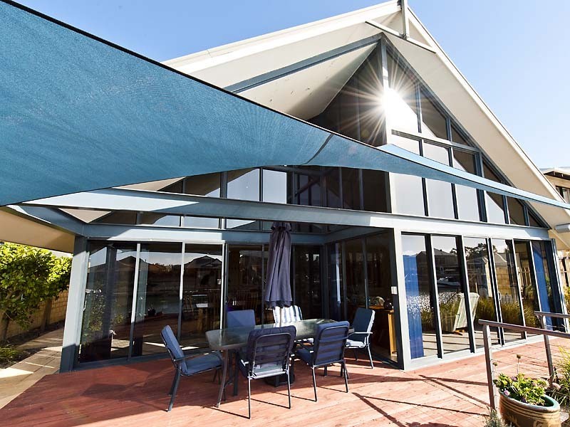 4 Starfire Close, Halls Head WA 6210