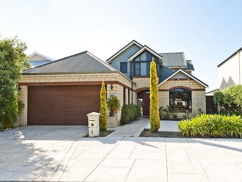 4 Starfire Close, Halls Head WA 6210