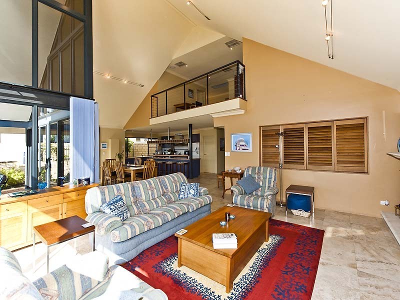 4 Starfire Close, Halls Head WA 6210