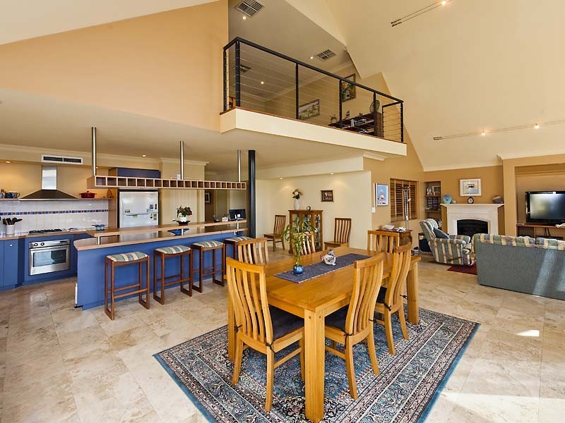 4 Starfire Close, Halls Head WA 6210