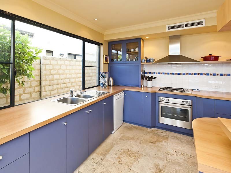 4 Starfire Close, Halls Head WA 6210