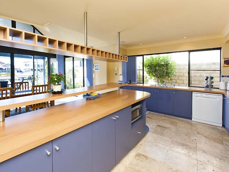 4 Starfire Close, Halls Head WA 6210